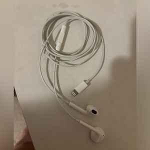 Apple EarPods (lightning connector)